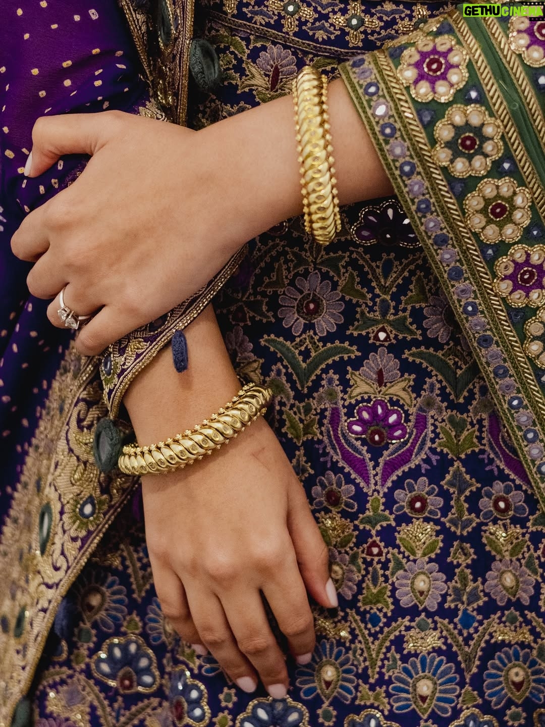 Anshula Kapoor - 85.3K Likes - Every detail you see here - the outfit, the hair, the makeup - came straight from the hearts and hands of people I love.

@arpita__mehta , you’ve been with me through every first: my first sari, my first lehenga.. so it only felt right that you make my first wedding outfit too. You pour love into every thread, and I felt it all. My lehenga reflected a piece of us - with Bandhini, traditional Kutch embroidery, and mirror work that honoured Rohan’s roots, and your heart in every stitch. Thank you for making me the lehenga of my dreams & indulging me and all my whims and wishes! 🤗

@manishamelwani , thank you for making me feel my most beautiful. For gently pushing me outside my comfort zone and for always saying “let’s try it” to every wild idea we’ve had together.🥰

@sabakhanmakeup & @hairby_shivanik , you two have been with me through every look, every shoot, every meltdown.. you’ve dolled me up for birthdays, for a few special date nights, and every small and big occasion in between. You’re not just my glam team - you’re family. I wouldn’t have dreamt of doing this day without you. Thank you for all the love, laughter, and patience through every bit of my crazy. 🤗

Best team, biggest cheerleaders, and the reason I walked into the day grounded, smiling & glowing. Feeling completely me! 💜

📸: @thehouseontheclouds 

Outfit: @arpitamehtaofficial
Jewelry - @ajewelsbyanmol, gold kadas are moms
Footwear: @aprajitatoorofficial 
Styled by: @manishamelwani, Assisted by @rudri_kariya
Draper: @jayatai_
Makeup: @sabakhanmakeup
Hair: @hairby_shivanik
Nails: @naildateofficial 
Content team: @daultanipawan @bothrasakshi