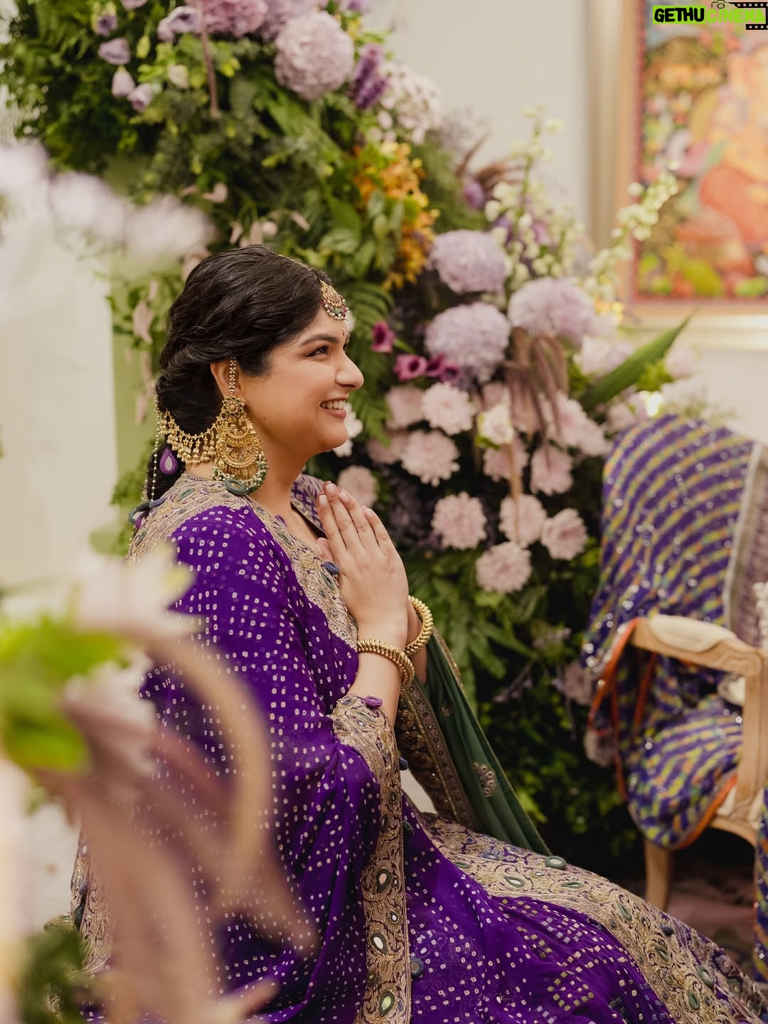 Anshula Kapoor - 85.3K Likes - Every detail you see here - the outfit, the hair, the makeup - came straight from the hearts and hands of people I love.

@arpita__mehta , you’ve been with me through every first: my first sari, my first lehenga.. so it only felt right that you make my first wedding outfit too. You pour love into every thread, and I felt it all. My lehenga reflected a piece of us - with Bandhini, traditional Kutch embroidery, and mirror work that honoured Rohan’s roots, and your heart in every stitch. Thank you for making me the lehenga of my dreams & indulging me and all my whims and wishes! 🤗

@manishamelwani , thank you for making me feel my most beautiful. For gently pushing me outside my comfort zone and for always saying “let’s try it” to every wild idea we’ve had together.🥰

@sabakhanmakeup & @hairby_shivanik , you two have been with me through every look, every shoot, every meltdown.. you’ve dolled me up for birthdays, for a few special date nights, and every small and big occasion in between. You’re not just my glam team - you’re family. I wouldn’t have dreamt of doing this day without you. Thank you for all the love, laughter, and patience through every bit of my crazy. 🤗

Best team, biggest cheerleaders, and the reason I walked into the day grounded, smiling & glowing. Feeling completely me! 💜

📸: @thehouseontheclouds 

Outfit: @arpitamehtaofficial
Jewelry - @ajewelsbyanmol, gold kadas are moms
Footwear: @aprajitatoorofficial 
Styled by: @manishamelwani, Assisted by @rudri_kariya
Draper: @jayatai_
Makeup: @sabakhanmakeup
Hair: @hairby_shivanik
Nails: @naildateofficial 
Content team: @daultanipawan @bothrasakshi