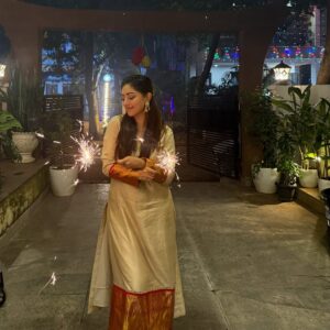 Anu Emmanuel Instagram - Let the light in ✨
Happy Diwali 🤍