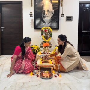Anu Emmanuel Instagram - Let the light in ✨
Happy Diwali 🤍