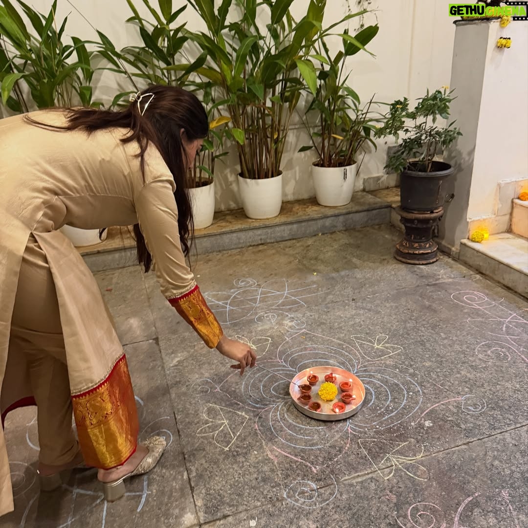 Anu Emmanuel - 272.6K Likes - Let the light in ✨
Happy Diwali 🤍