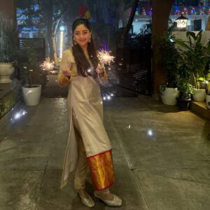 Anu Emmanuel Instagram - Let the light in ✨
Happy Diwali 🤍