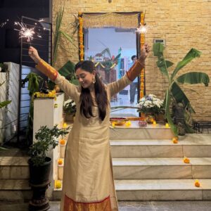 Anu Emmanuel Instagram - Let the light in ✨
Happy Diwali 🤍