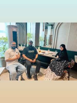 Anum Fayyaz Instagram - It’s an honour to meet @rajaziaulhaq bhai ☺️
May Allah swt bless you…
-
#rajaziaulhaq #molviwithanattitude #youthclubpk