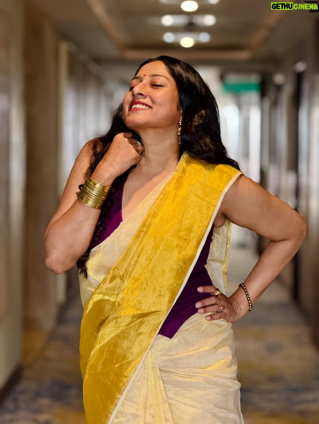 Anumol - 18.6K Likes - Thank you @jfwdigital for honouring us with the Favourites of Tamil Nadu – Best Series Award for Heartbeat. 
This project and this team are truly the best one could ever ask for, and the love from the audience makes it even more special. Forever grateful for this journey and for each one of you who made it possible. 

Wearing a @naithubysruthiprasanth saree, handwoven — half tissue and half kasavu weave
&
@seamstress_india blouse

Always a handloom lover with a special love for Kerala kasavu..

@sachin__sachin564 clicks