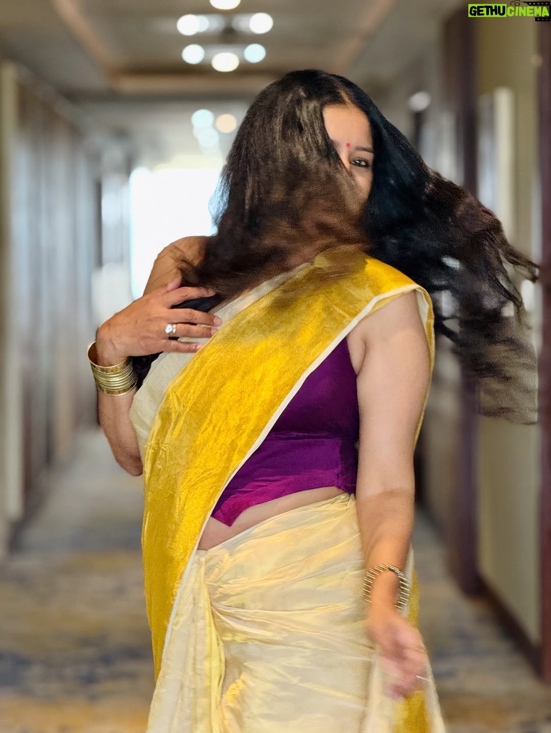 Anumol - 18.6K Likes - Thank you @jfwdigital for honouring us with the Favourites of Tamil Nadu – Best Series Award for Heartbeat. 
This project and this team are truly the best one could ever ask for, and the love from the audience makes it even more special. Forever grateful for this journey and for each one of you who made it possible. 

Wearing a @naithubysruthiprasanth saree, handwoven — half tissue and half kasavu weave
&
@seamstress_india blouse

Always a handloom lover with a special love for Kerala kasavu..

@sachin__sachin564 clicks