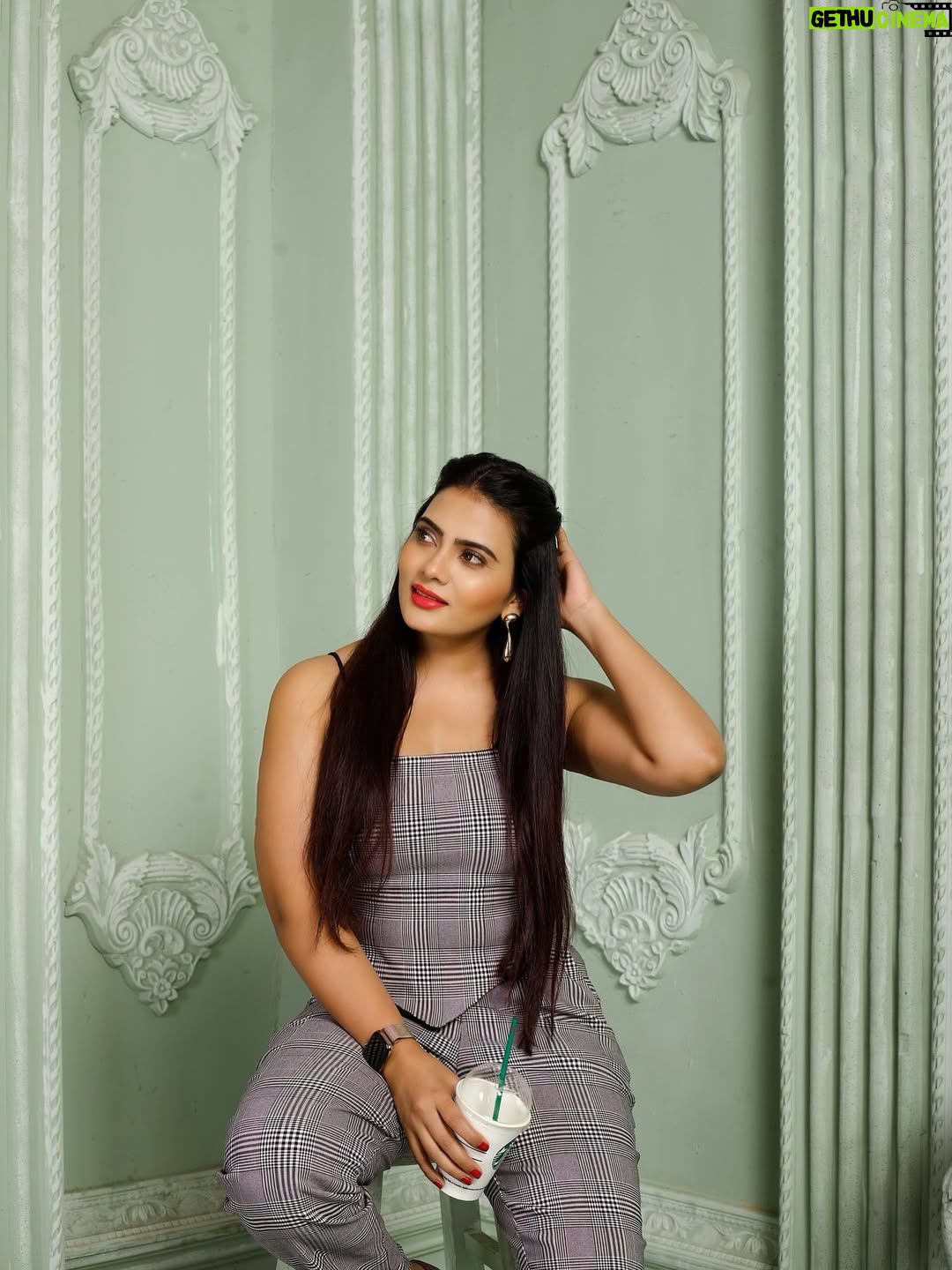 Anupama Prakash - 1.1K Likes - Happiness 😊🥰
It's free therapy 🥰

#instapic 
#instafit 
#intalike 
#corporatelook😎 
#fun 
#chill 
#lovemyjob 
#kacchalemmonproduction #followforfollowback