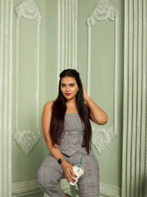 Anupama Prakash Instagram - Happiness 😊🥰
It's free therapy 🥰

#instapic 
#instafit 
#intalike 
#corporatelook😎 
#fun 
#chill 
#lovemyjob 
#kacchalemmonproduction #followforfollowback