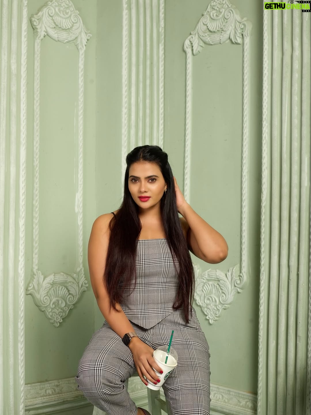 Anupama Prakash - 1.1K Likes - Happiness 😊🥰
It's free therapy 🥰

#instapic 
#instafit 
#intalike 
#corporatelook😎 
#fun 
#chill 
#lovemyjob 
#kacchalemmonproduction #followforfollowback
