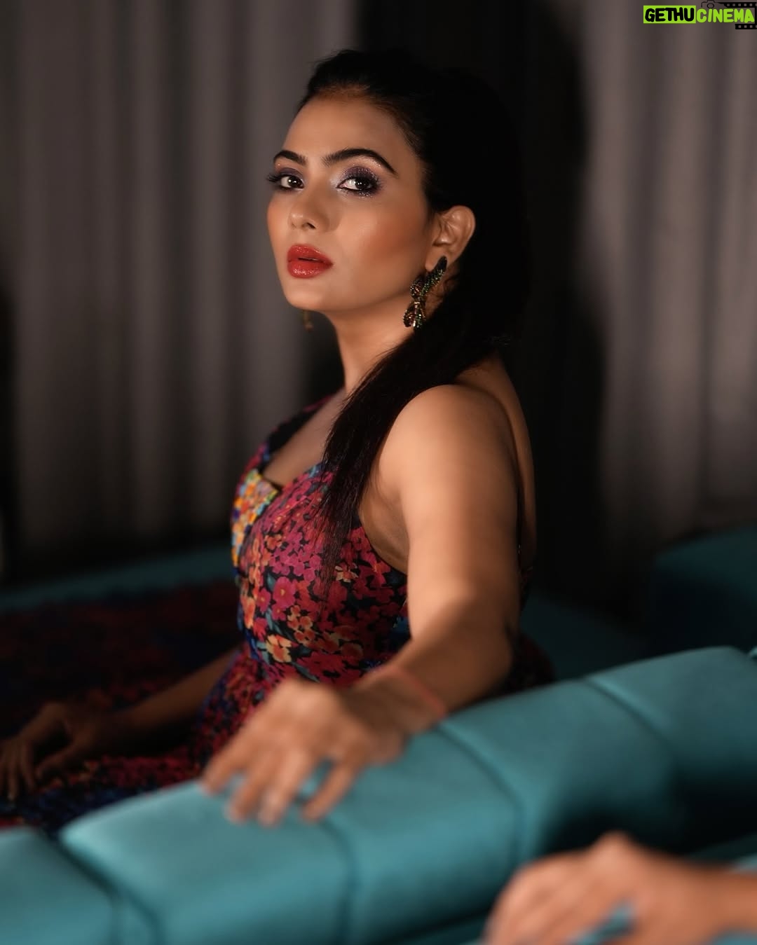 Anupama Prakash - 1K Likes - SELF CONFIDENCE 🧿😊🙏
IS THE BEST OUTFIT.
ROCK IT AND OWN IT 😎
photography-  @akshay.meriya