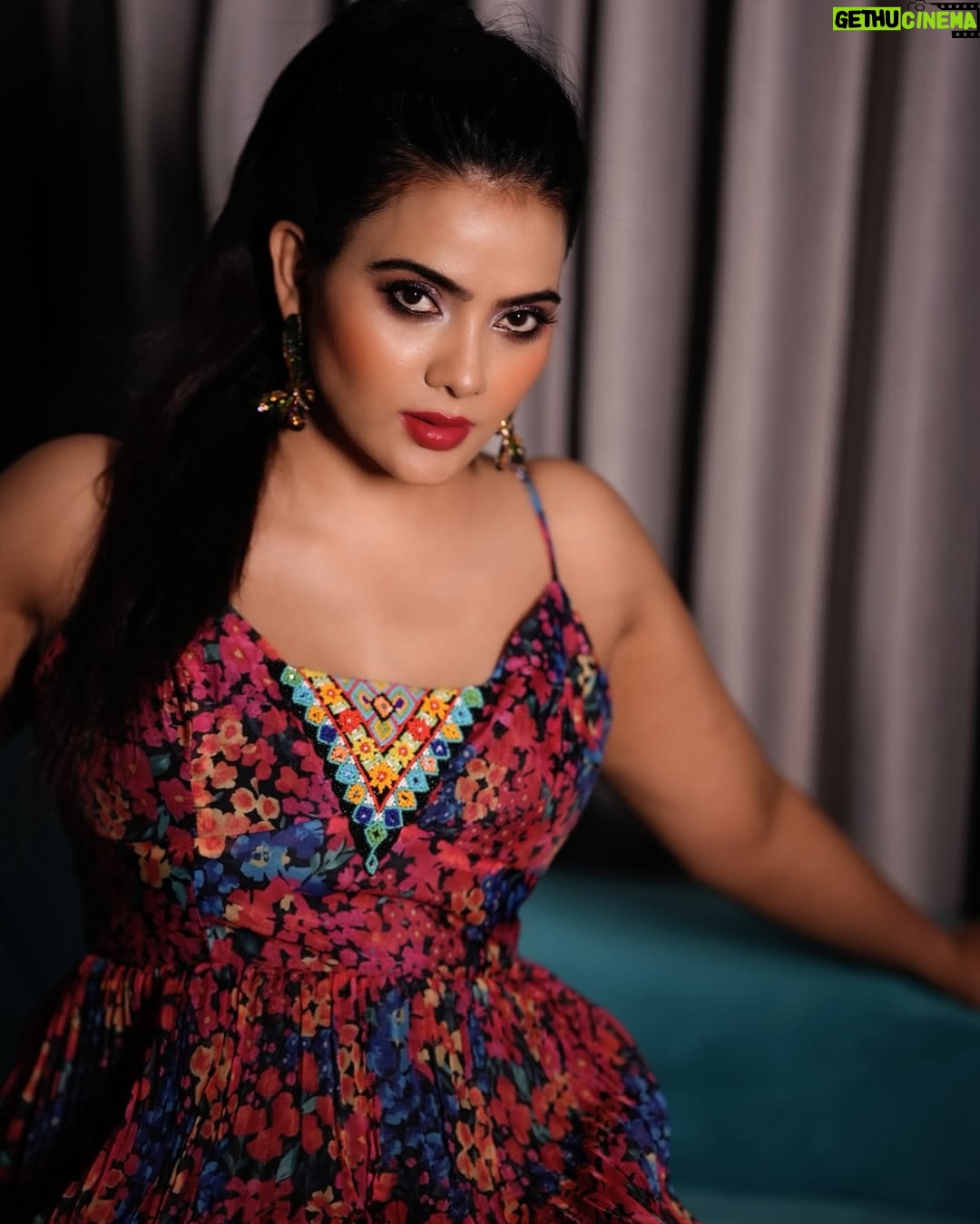 Anupama Prakash - 1K Likes - SELF CONFIDENCE 🧿😊🙏
IS THE BEST OUTFIT.
ROCK IT AND OWN IT 😎
photography-  @akshay.meriya