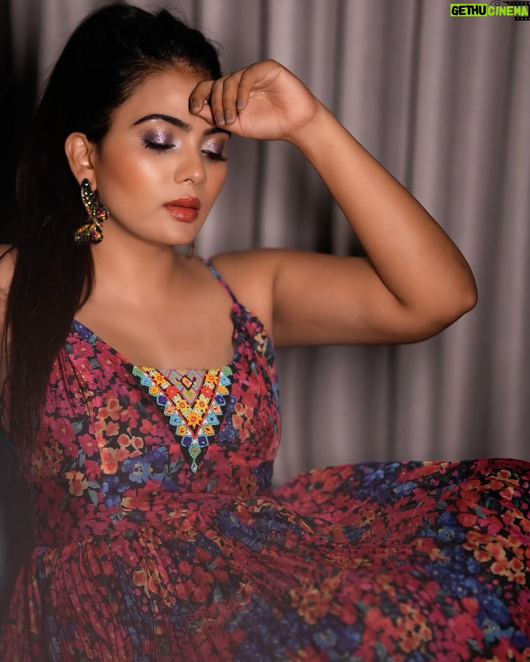Anupama Prakash - 1K Likes - SELF CONFIDENCE 🧿😊🙏
IS THE BEST OUTFIT.
ROCK IT AND OWN IT 😎
photography-  @akshay.meriya