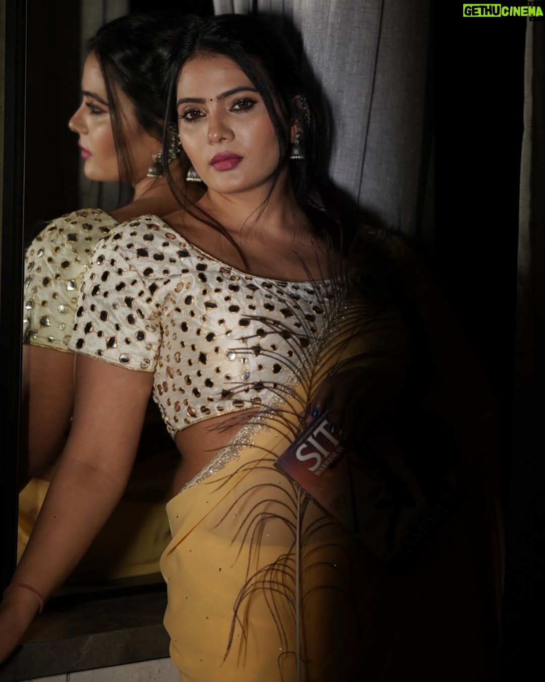 Anupama Prakash - 2.7K Likes - Simplicity With a touch of Sunshine ☀️ 🥰
Photography By - @akshay.meriya