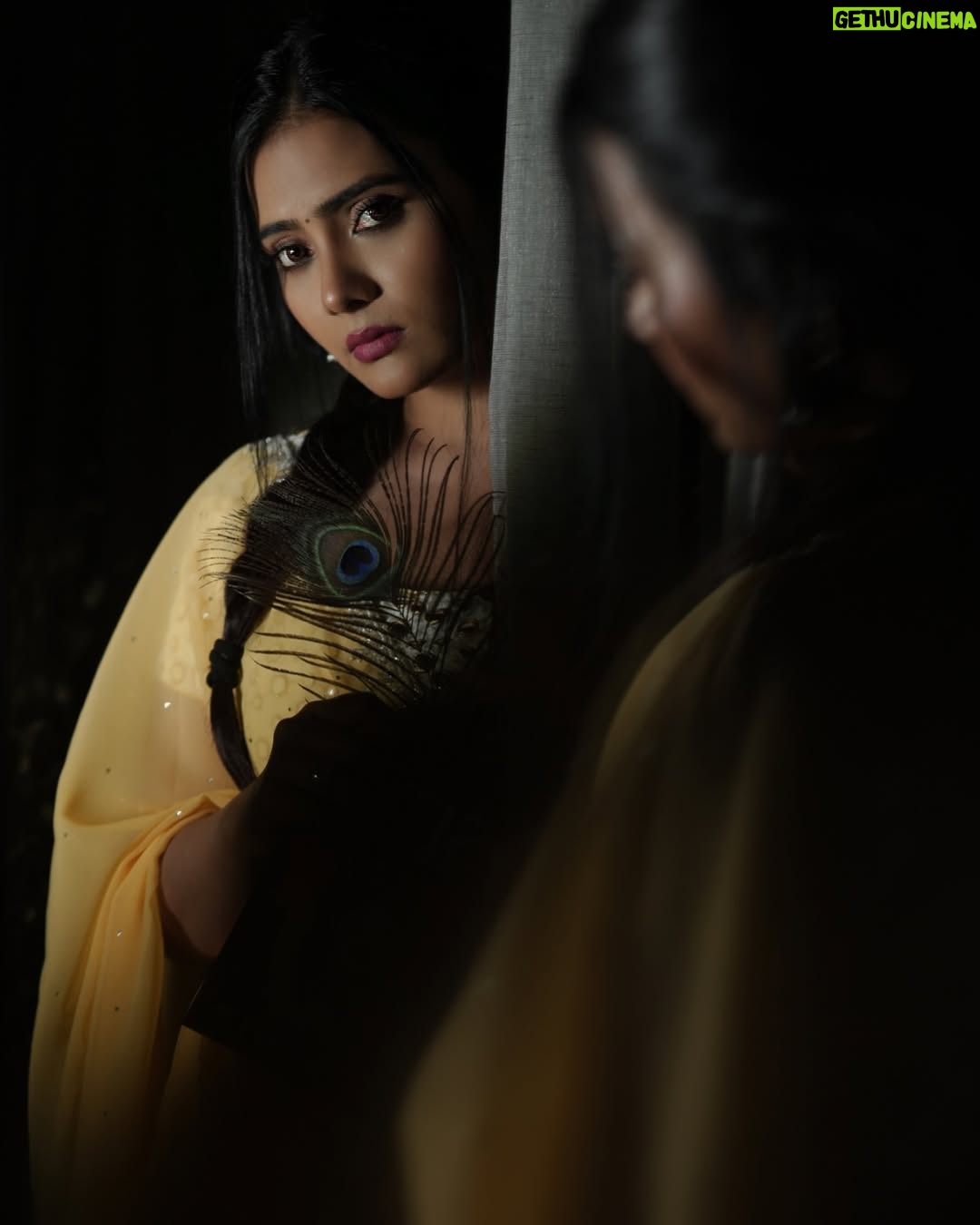 Anupama Prakash - 2.7K Likes - Simplicity With a touch of Sunshine ☀️ 🥰
Photography By - @akshay.meriya