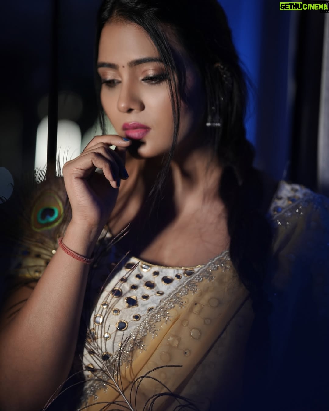 Anupama Prakash - 2.7K Likes - Simplicity With a touch of Sunshine ☀️ 🥰
Photography By - @akshay.meriya