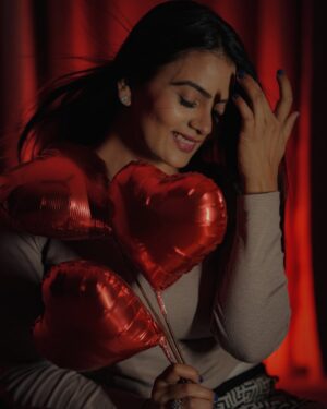 Anupama Prakash Instagram - #valentine❤️ 
#love 
#toall 
#mumbai
Photography by- @akshay.meriya
