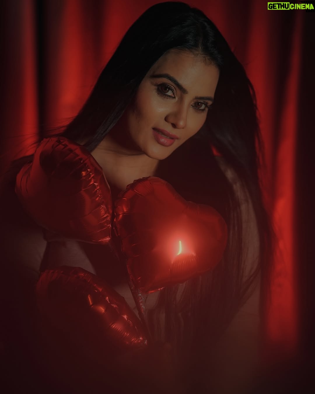 Anupama Prakash - 1.3K Likes - #valentine❤️ 
#love 
#toall 
#mumbai
Photography by- @akshay.meriya