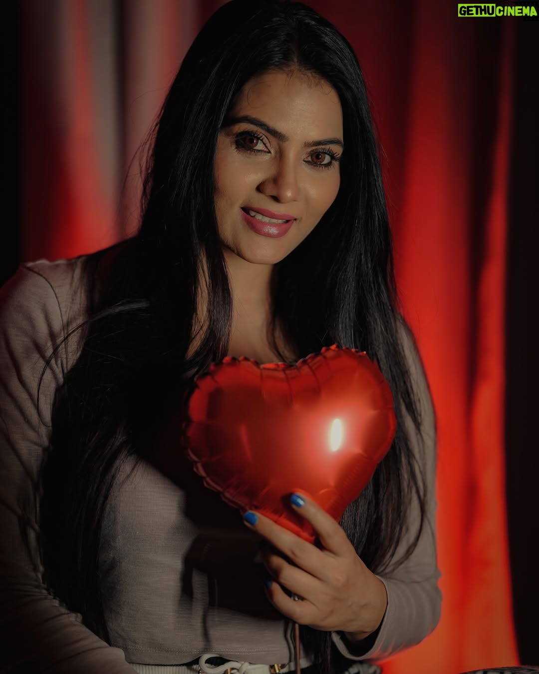 Anupama Prakash - 1.3K Likes - #valentine❤️ 
#love 
#toall 
#mumbai
Photography by- @akshay.meriya