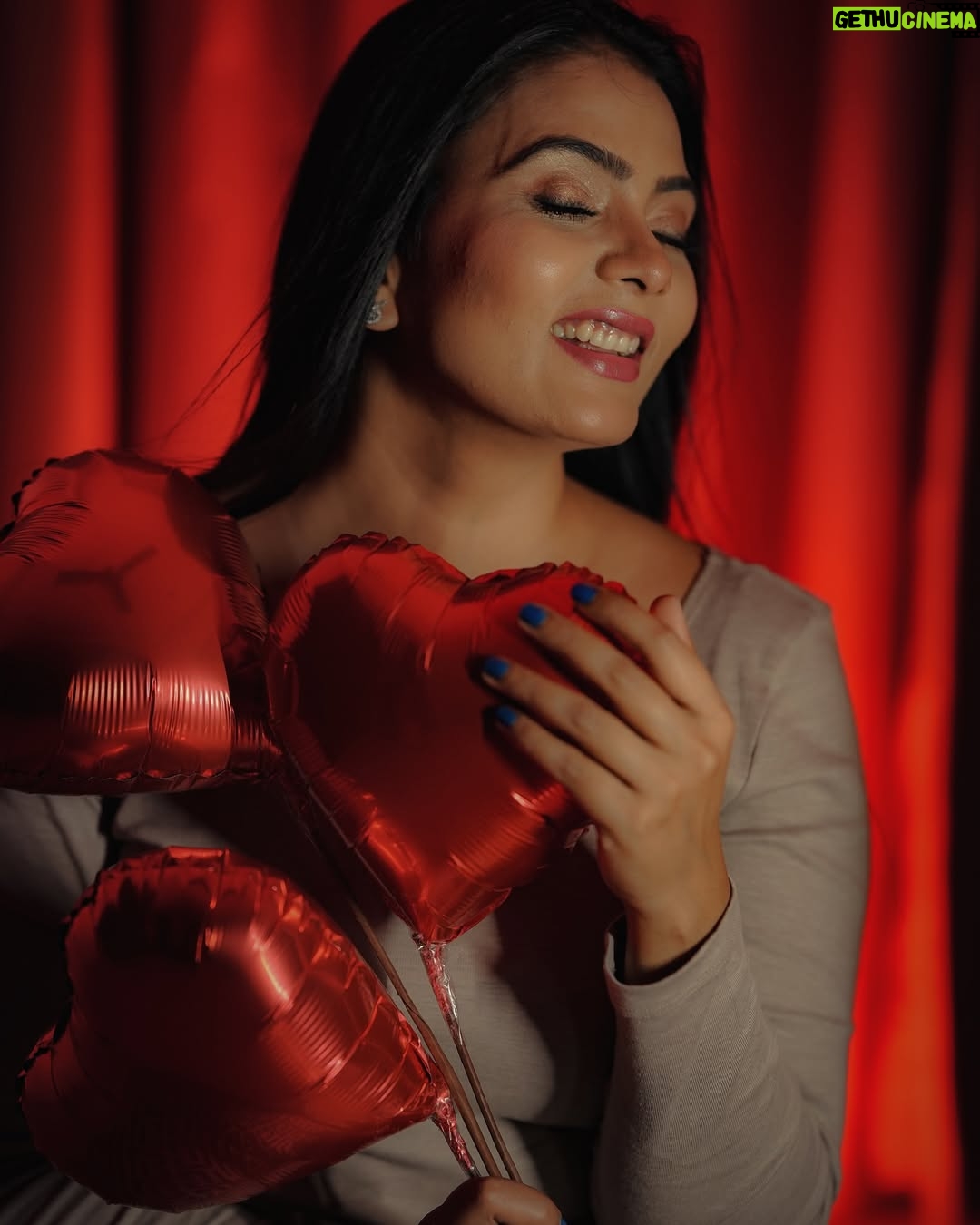 Anupama Prakash - 1.3K Likes - #valentine❤️ 
#love 
#toall 
#mumbai
Photography by- @akshay.meriya