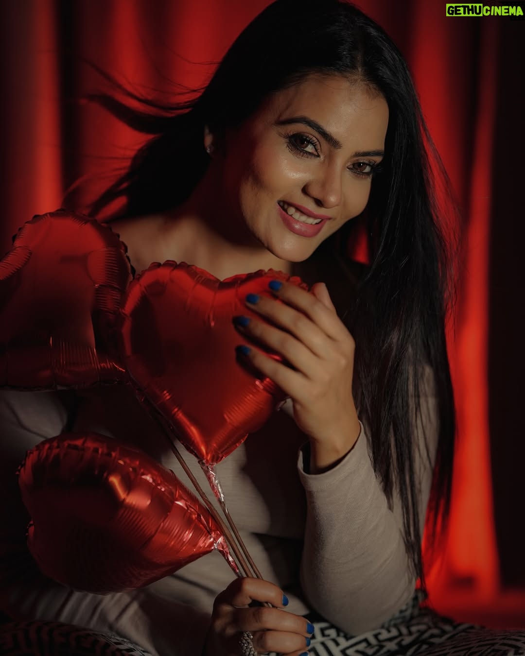 Anupama Prakash - 1.3K Likes - #valentine❤️ 
#love 
#toall 
#mumbai
Photography by- @akshay.meriya