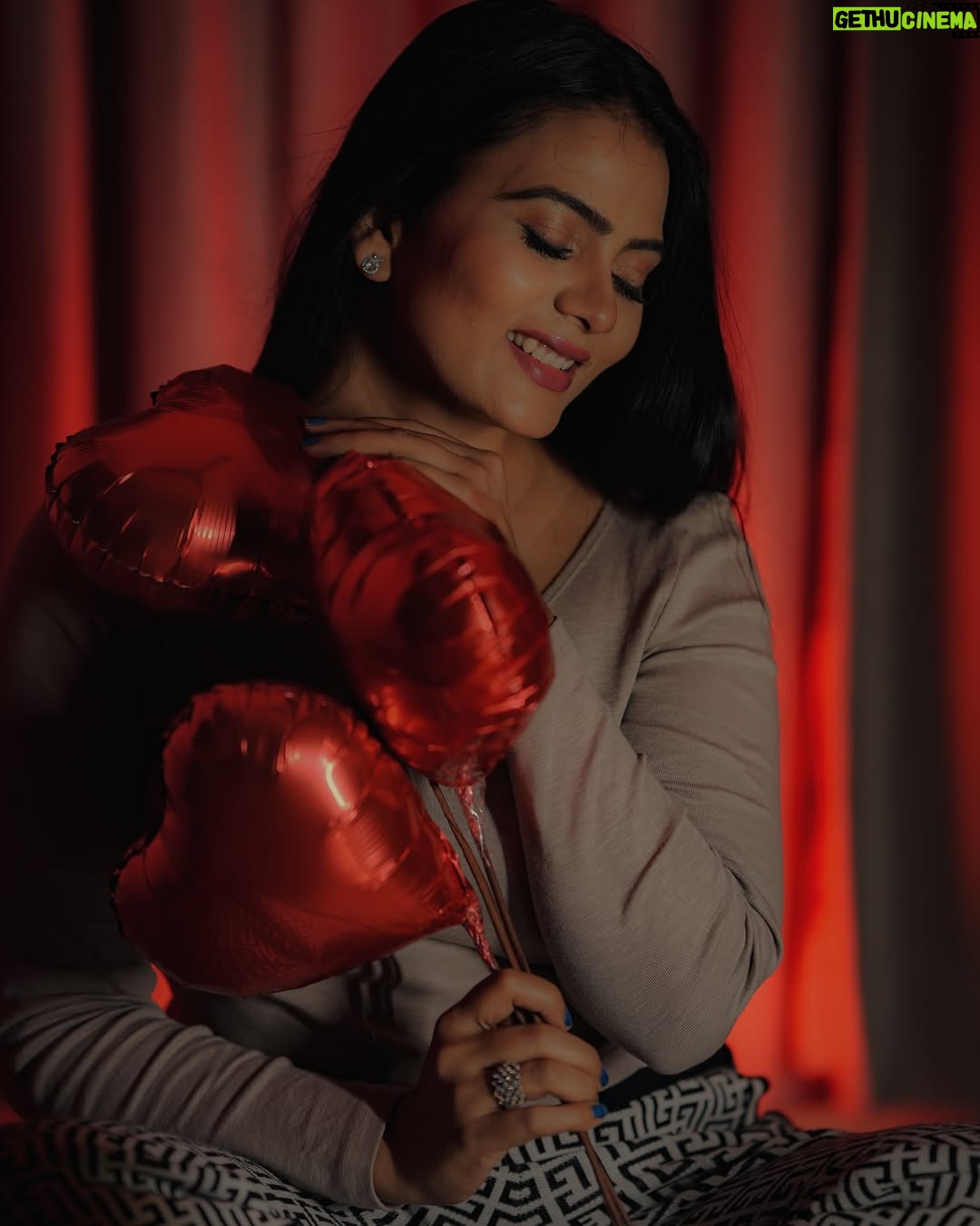 Anupama Prakash - 1.3K Likes - #valentine❤️ 
#love 
#toall 
#mumbai
Photography by- @akshay.meriya