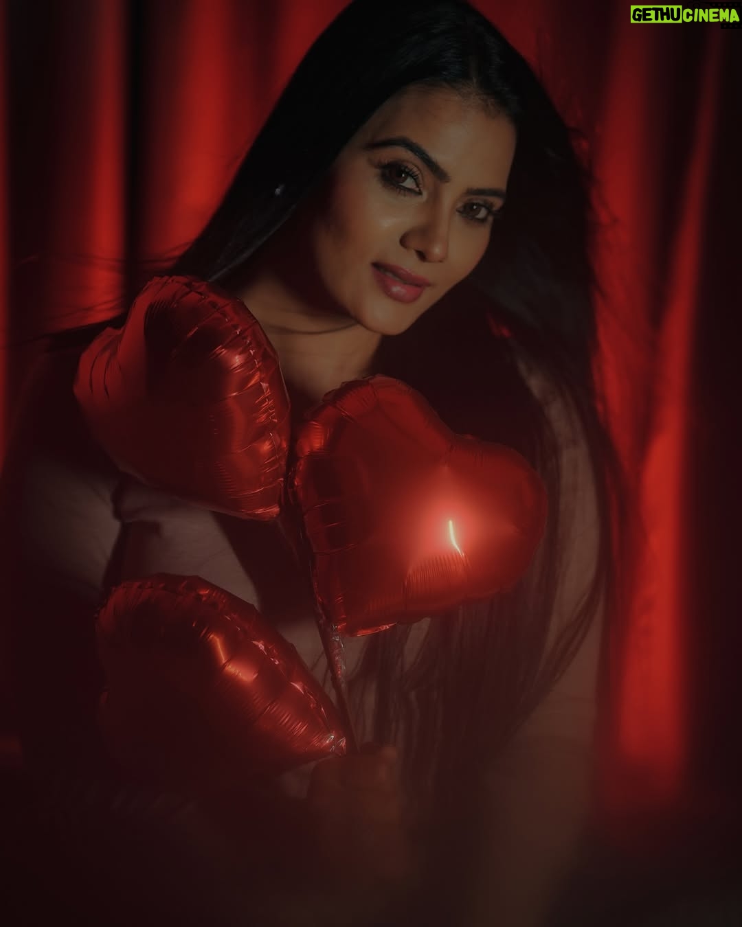 Anupama Prakash - 1.3K Likes - #valentine❤️ 
#love 
#toall 
#mumbai
Photography by- @akshay.meriya