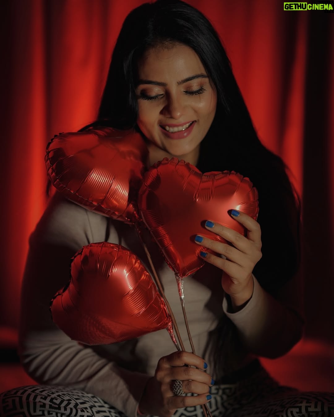 Anupama Prakash - 1.3K Likes - #valentine❤️ 
#love 
#toall 
#mumbai
Photography by- @akshay.meriya