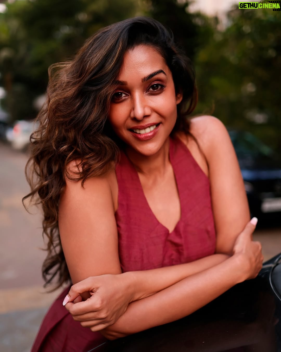 Anupriya Goenka - 36.3K Likes - Feels like a day, for poetry, chai, music and letters 🌧️

Wearing @labelrasa
Pics @vishwasgonsalves 

#sunset #rains #music #fyp