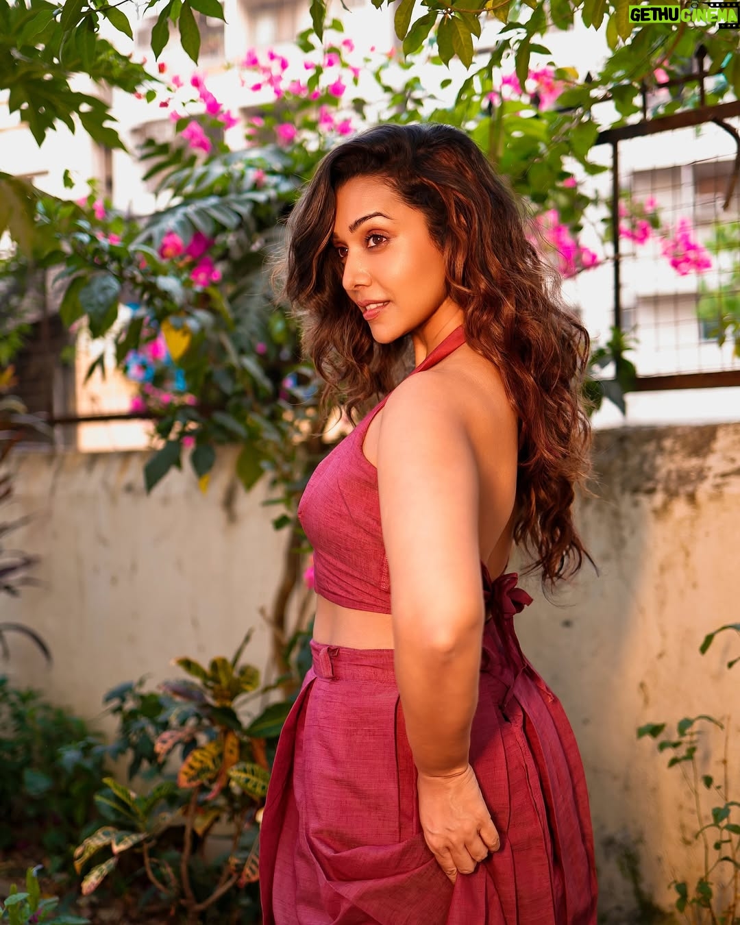 Anupriya Goenka - 36.3K Likes - Feels like a day, for poetry, chai, music and letters 🌧️

Wearing @labelrasa
Pics @vishwasgonsalves 

#sunset #rains #music #fyp