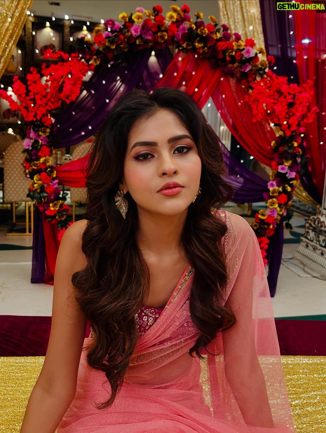 Anushka Merchande - 12K Likes - moodboard🎬

Styling: @anusoru @khushiachariya 
Makeup: @shamsheer80 
Hair: @vaishalichavan208