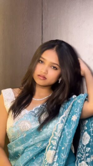 Anushka Sutar Instagram - Had this in my draft since long !!

#anushkasutar #anushka_2440_ #reels #reelkarofeelkaro #reelinstagram #reelitfeelit #réel #trending #trendingréels #viral #viralvideos #explore #explorar 

[ transition , saree , traditional, trending, explore , viral ]