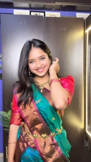 Anushka Sutar Instagram - Patleli haii🤭

#anushkasutar #anushka_2440_ 
#réel #reelsfyp #trending #trendingreels #explore #explorar #viral #viralvideos #reelkarofeelkaro #reelitfeelit #reelınstagram 

[ marathi look , maharashtra, transition , trending , explore, viral ]