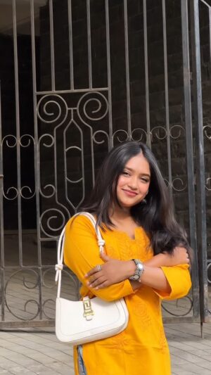 Anushka Sutar Instagram - Rate this look /10 

#anushkasutar #anushka_2440_ #réel #reels #reelinstagram #reelkarofeelkaro #reelitfeelit #trending #trendingreels #viralvideos #viral #explorar #explore 

[ transition , viral , explore , trending, short kurta , traditional]