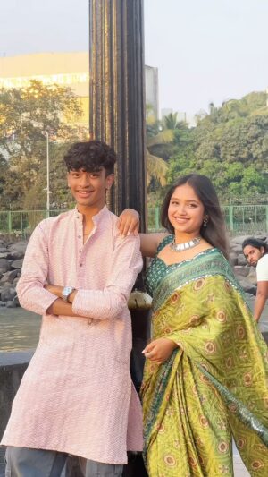 Anushka Sutar Instagram - Kesa laga ??!

[ he is my brother relax 🥴]

@eklavyasahani26 @anushkaa_sutar 

#anushkasutar #anushka_2440_ #eklavyasahani #efam #marathicrator #réel #reelfeelit #reelinstagram #reels #reelkarofeelkaro #trending #trendingreels #viralvideos #viral #explore #explorar 

[ mumbai , transition, reel , trending, viral, explore , aesthetic ]