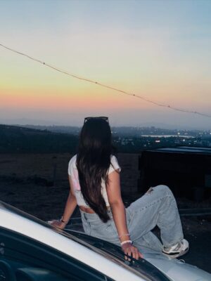 Anushka Sutar Instagram - Forever the girl who will fall in love with every sunset !
#anushkasutar #anushka_2440_ #sunset #car #vibe #aesthetic