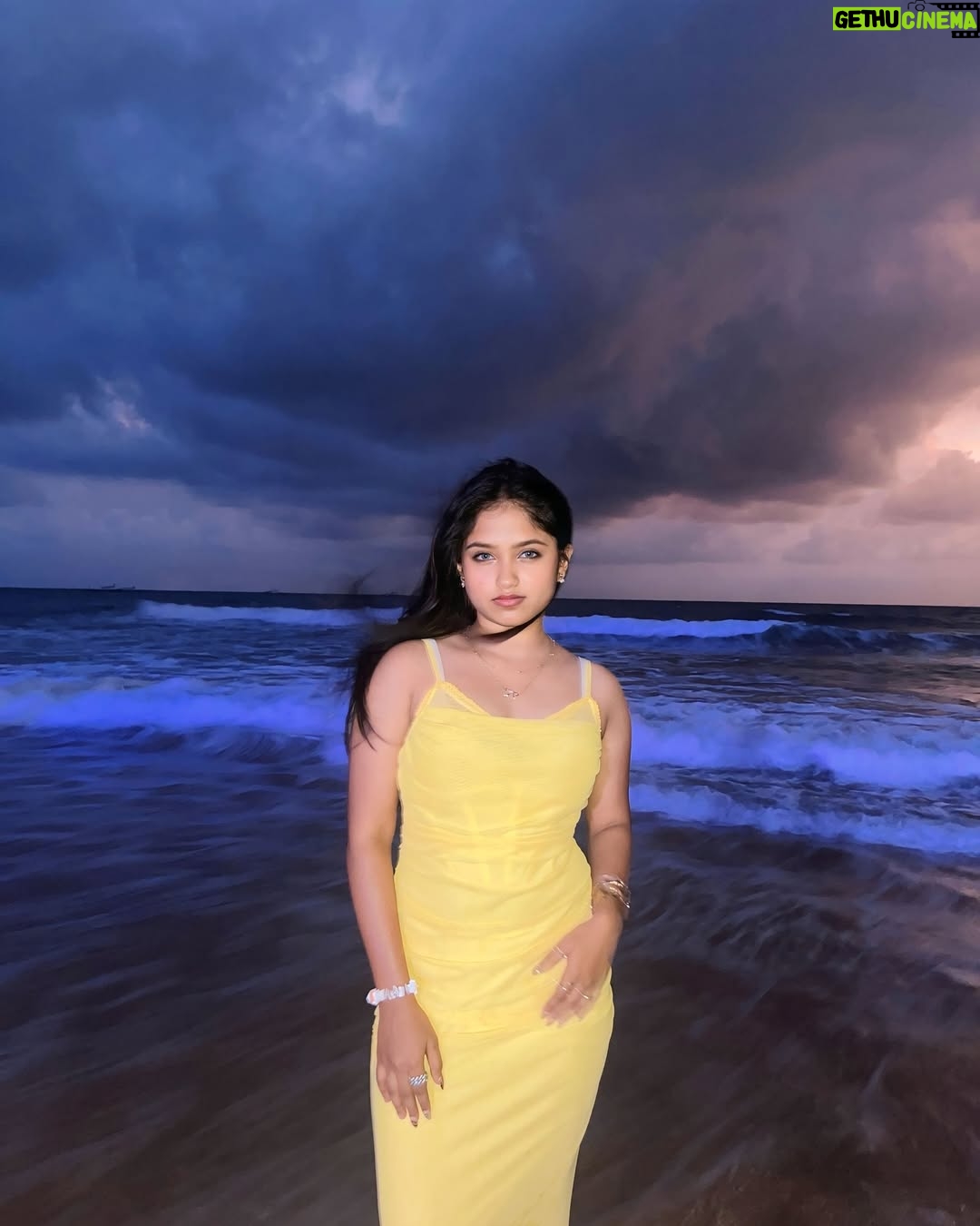 Anushka Sutar - 27.8K Likes - Chasing Dreams and Sunsets!

#anushkasutar #anushka_2440_ 
#sunset #beach #goa #beachgirl #aesthetic