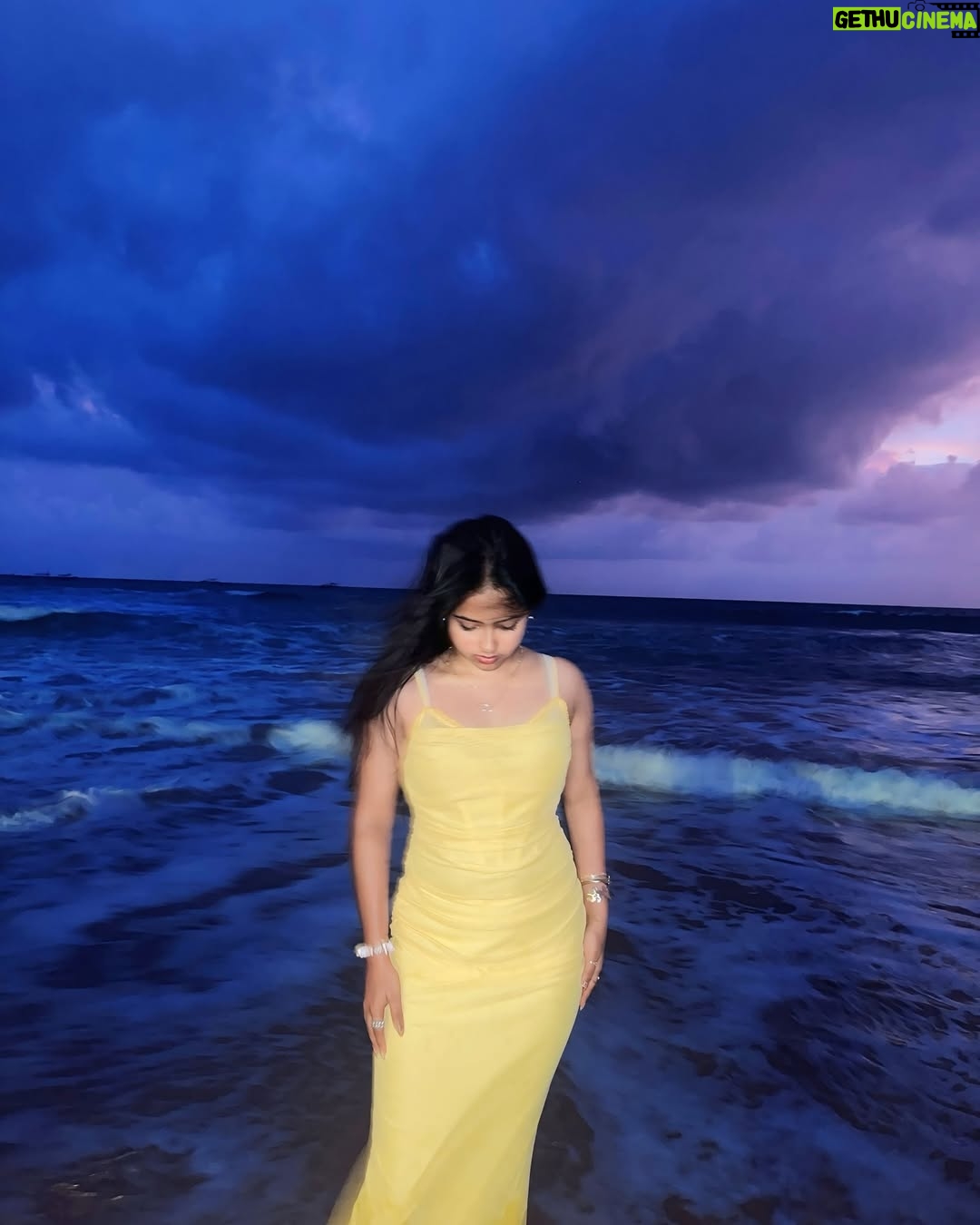 Anushka Sutar - 27.8K Likes - Chasing Dreams and Sunsets!

#anushkasutar #anushka_2440_ 
#sunset #beach #goa #beachgirl #aesthetic
