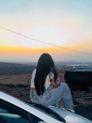 Anushka Sutar Instagram - Forever the girl who will fall in love with every sunset !
#anushkasutar #anushka_2440_ #sunset #car #vibe #aesthetic