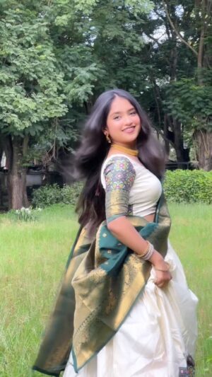 Anushka Sutar Instagram - Pardesiyaaa🕊️🦚

#anushkasutar #anushka_2440_ #viral #trending #reels #explore #reelkarofeelkaro #réel #reelitfeelit #explorar 

[ south indian , trending, pardesiya , viral ]