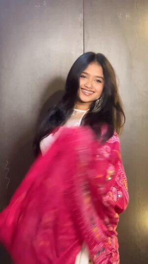 Anushka Sutar Instagram - Rate this fit / 10 

#anushkasutar #anushka_2440_ #reels #réel #reelinstagram #reelitfeelit #reelkarofeelkaro #trending #explore #viral #fyp #navratri #garba #transition 

[ navratri , chaniya choli , garba , festival, explore , trending , viral , fyp , transition ]