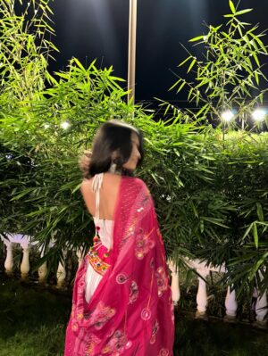 Anushka Sutar Instagram - Kem cho ?
#anushkasutar #anushka_2440_ #garba #navratrichaniyacholi #navratri #dandiya #aesthetic #viral #fyp #explore #post
