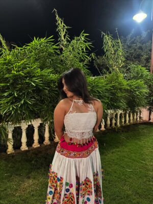 Anushka Sutar Instagram - Kem cho ?
#anushkasutar #anushka_2440_ #garba #navratrichaniyacholi #navratri #dandiya #aesthetic #viral #fyp #explore #post