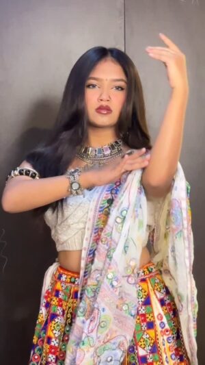 Anushka Sutar Instagram - Rate this transition /10 !!
Dc: @heetsamani !!

#anushkasutar #anushka_2440_ #reels #reelinstagram #reelitfeelit #reelkarofeelkaro #trending #trendingreels #viral #viralvideos #explore #explorar #fyp #navratri #gujrati 

[ trending, transition, slowmo , fyp , viral , explore ]