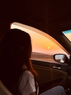 Anushka Sutar Instagram - Forever the girl who will fall in love with every sunset !
#anushkasutar #anushka_2440_ #sunset #car #vibe #aesthetic
