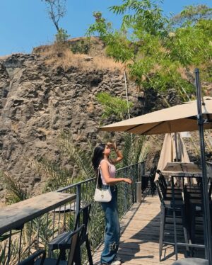 Anushka Sutar Instagram - “Hydrated, happy, and thriving.”

#anushkasutar #anushka_2440_ #corousel #post #photos #cafe #pune 

[ cafe , aesthetic, fit , post , photos , viral , trend ]