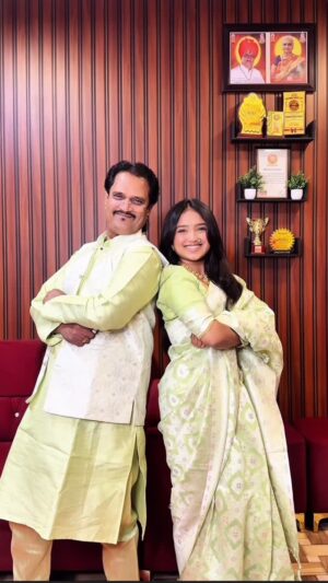 Anushka Sutar Instagram - With my only pasandida mard ! 🥹🫶🏻

Had to convince him for a month to do this 😭

#anushkasutar #anushka_2440_ #réel #reels #trending #reelitfeelit #reelkrofeelkro #reelinstagram #trendingreels #viral #viralvideos #explorar #explorereels #fatherdaughterduo #pasandidamard #transition 

[ transition, trending, pasandida mard , father daughter duo , reels, viral , explore ]