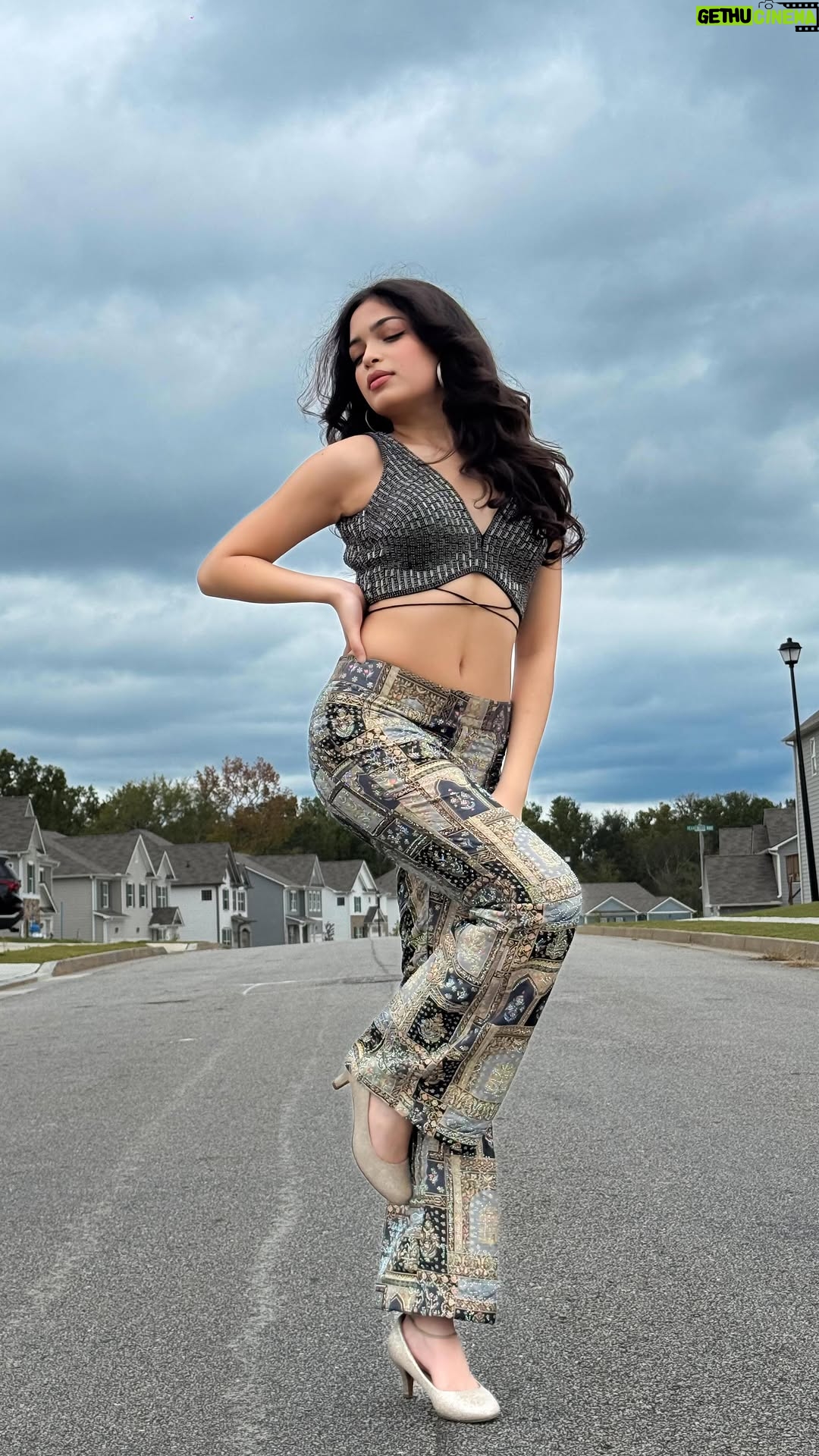 Anwita Sundaram - 4.9K Likes - KOKAINA 🖤 on repeat @badboyshah @simirankaur_dhadli @natashabharadwaj_official 

DC @shaziasamji @piyush_bhagat 🔥
Wearing @ashco_collective 

#Kokaina #Dance #AnwitaSundaram #Instagram #Badshah #Instagram #Instagood