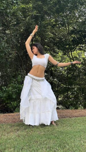 Anwita Sundaram Instagram - Unnakul Naane š¤š@jharrisjayaraj
DC @shreeprada_shrivastava
#UnnakulNaane #AnwitaSundaram #BellyDance #Instagram #Algorithm