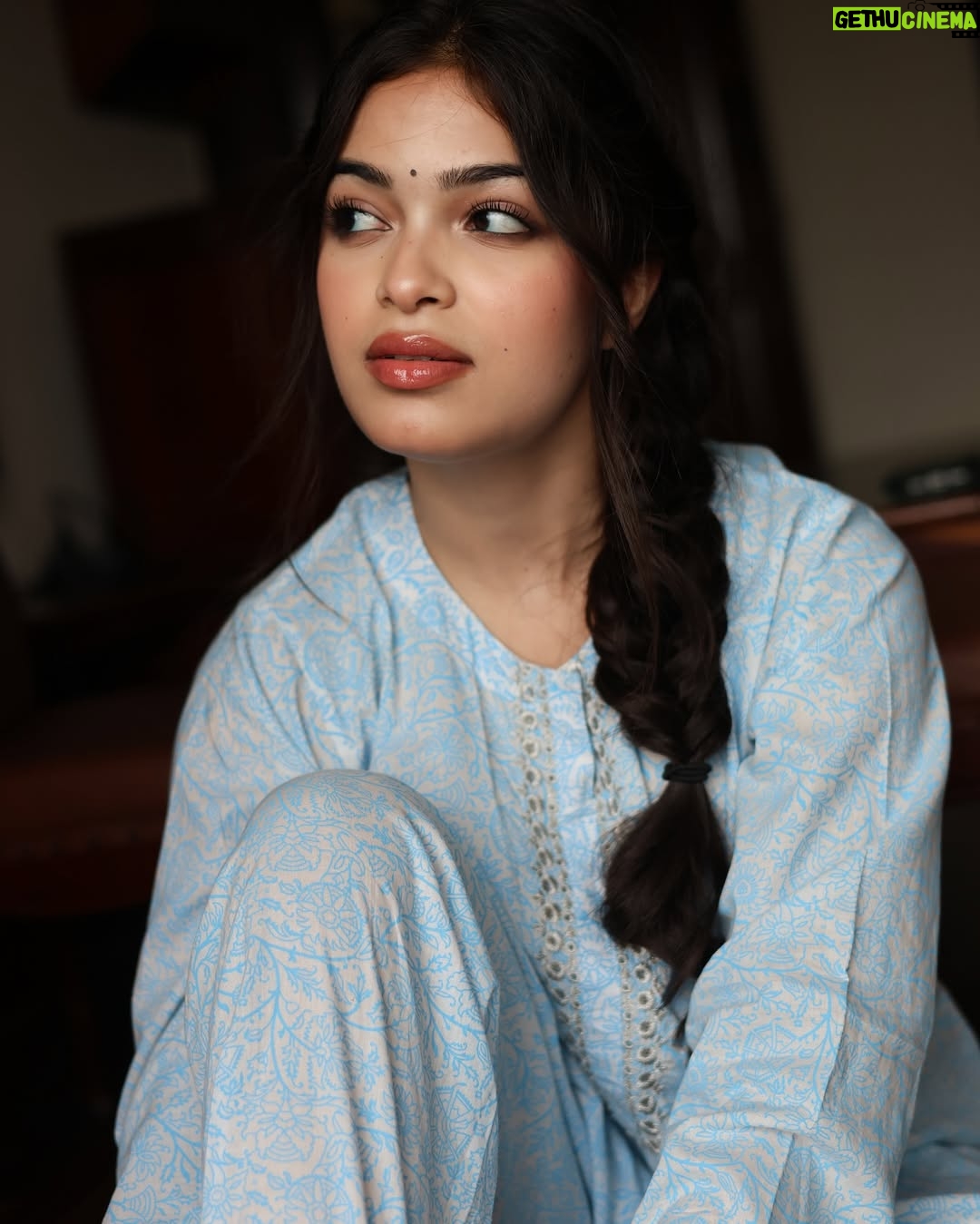 Anwita Sundaram - 4.4K Likes - Bollywood’s next diva is ready for her moment in the spotlight! 🎥✨ Directors, take note—she’s here to slay! #FutureBollywoodQueen #thenextbigstar #bollywood #anwitasundaram #explore #instagram #trending 

Styled & Clicked by my one and only- @iamashimaarora 
Hair by - @meenamaity_hmua