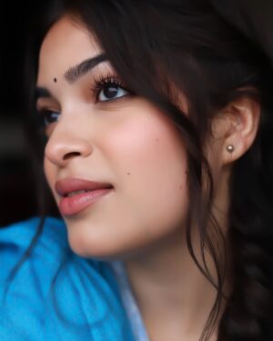 Anwita Sundaram Instagram - Bollywood’s next diva is ready for her moment in the spotlight! 🎥✨ Directors, take note—she’s here to slay! #FutureBollywoodQueen #thenextbigstar #bollywood #anwitasundaram #explore #instagram #trending
Styled & Clicked by my one and only- @iamashimaarora
Hair by - @meenamaity_hmua